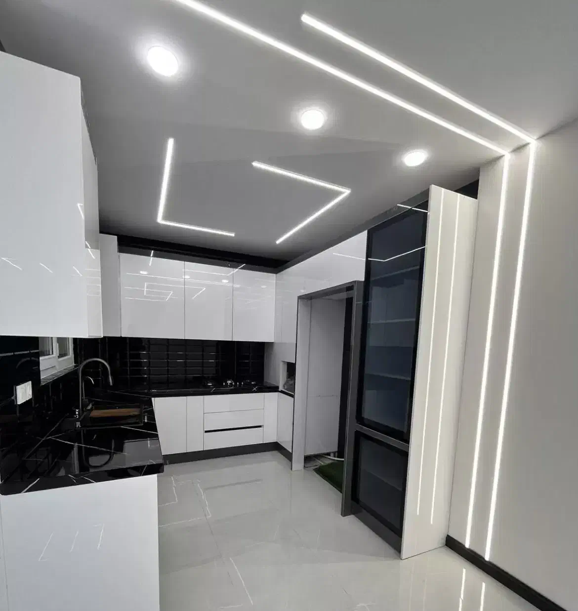 اجاره آپارتمان ۶ واحدی جهت هتل مبله در مرکز شهر|اجارهٔ آپارتمان|شیراز, زند|دیوار