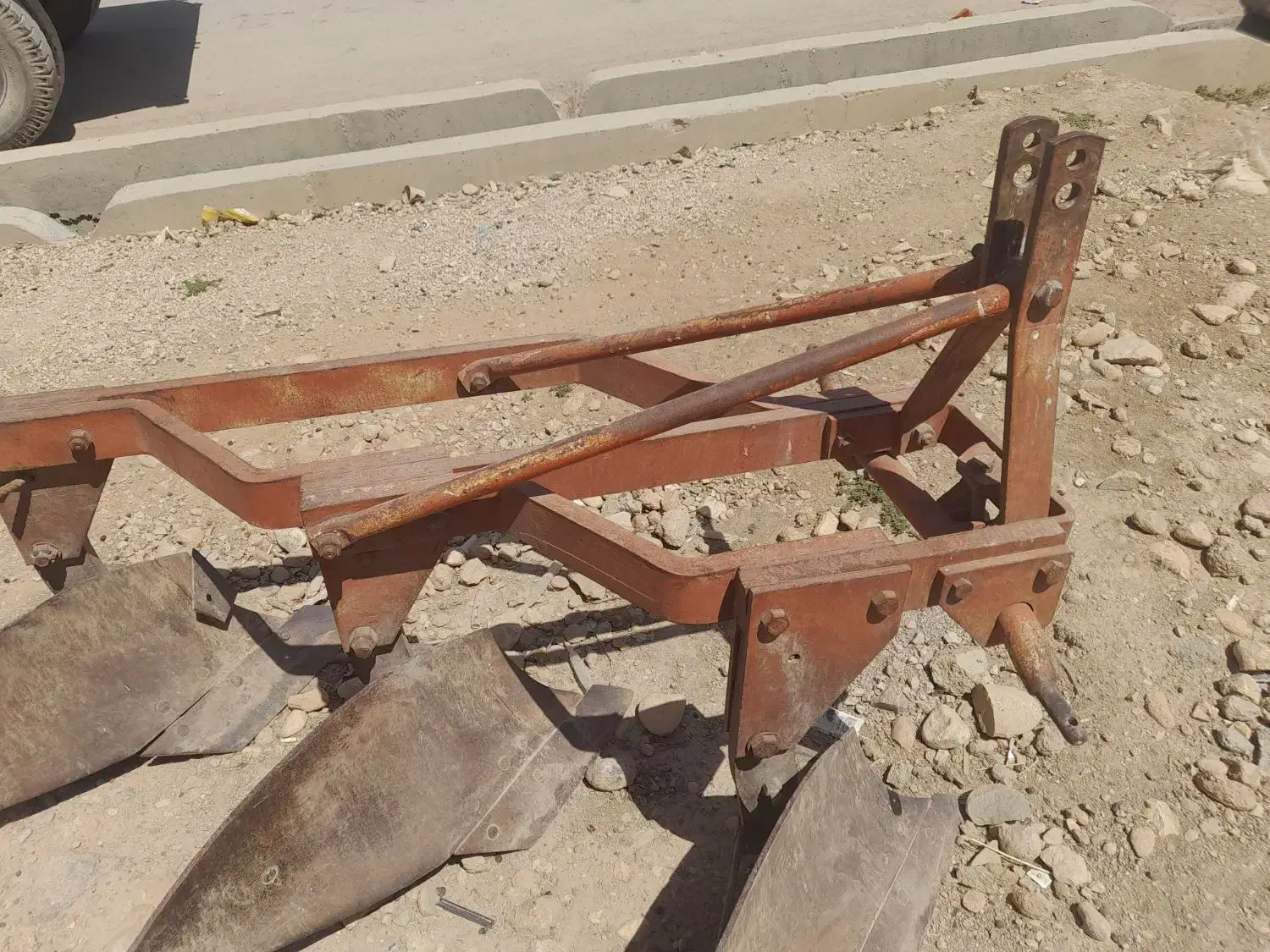 فروشی گاواهن|قطعات یدکی و لوازم جانبی|زیلائی, |دیوار