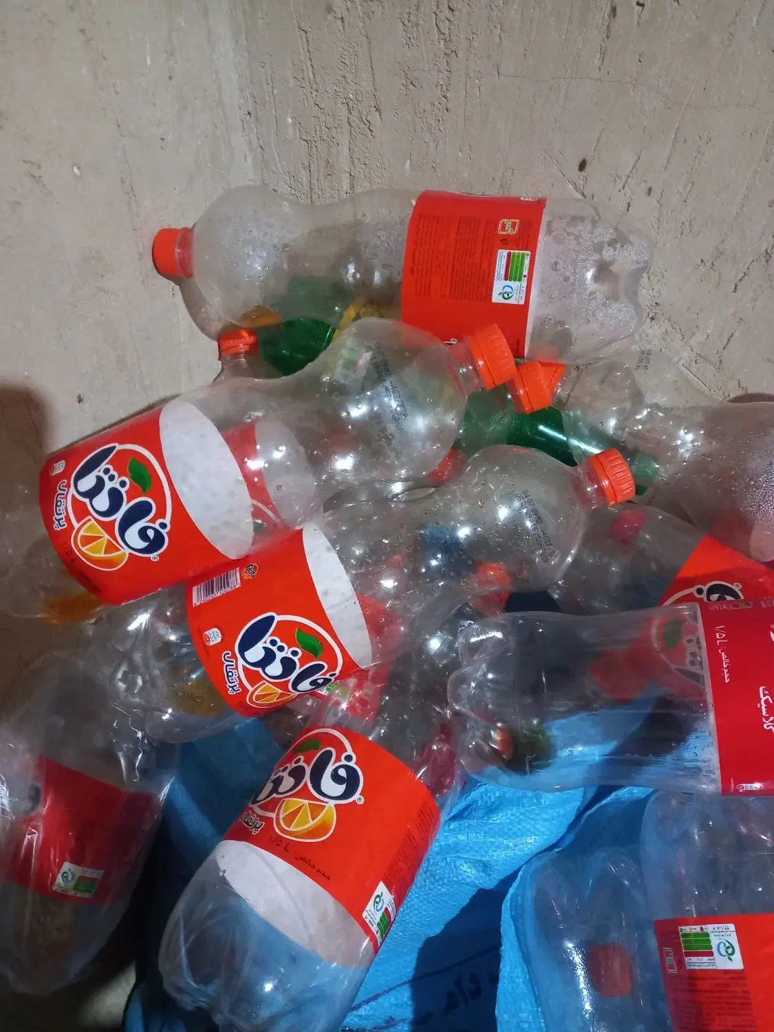 بطری تمیزتمیزکه برق میزنه فقط مصرف خودمه نوشابه|ظروف نگهدارنده، پلاستیکی، یکبارمصرف|گنبد کاووس, |دیوار