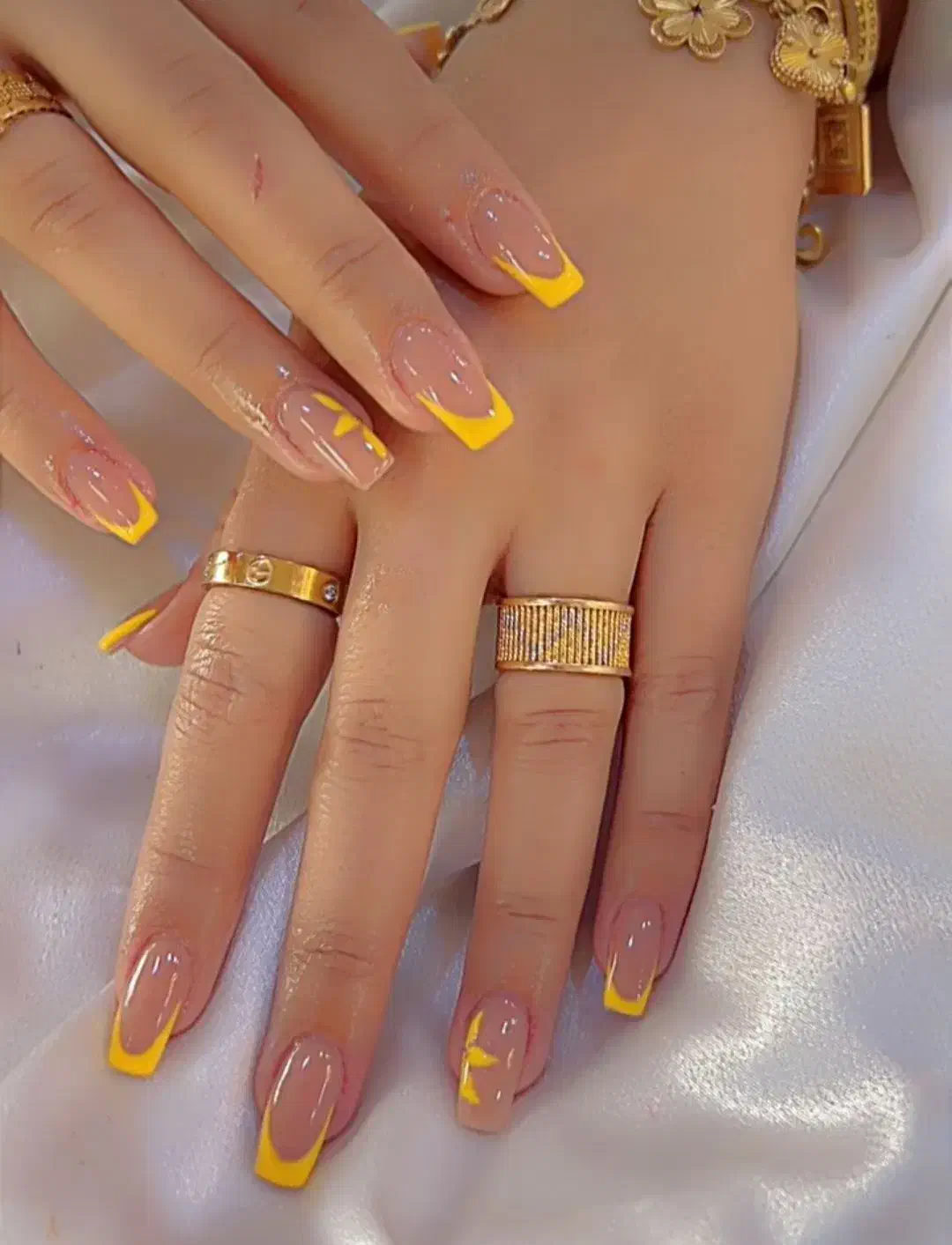 کاشت ناخن. با تخفیف|خدمات آرایشگری و زیبایی|اسلامشهر, باغ فیض|دیوار