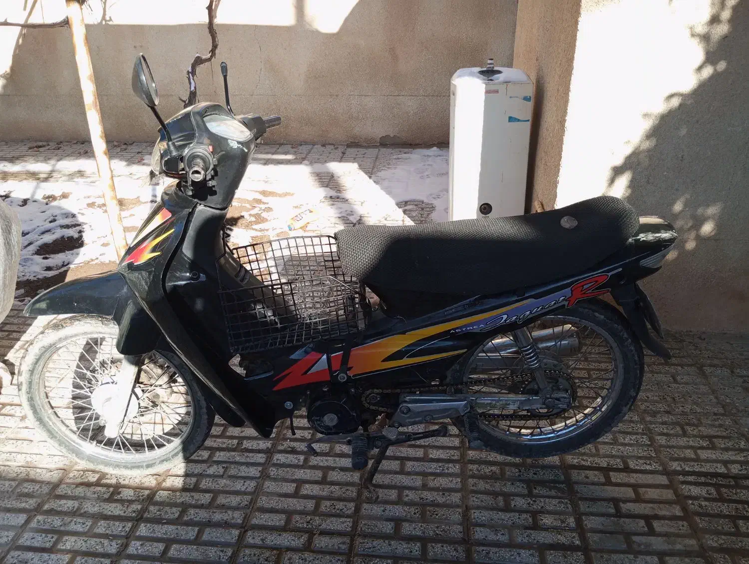 ویو 110|موتورسیکلت|اسفراین, |دیوار