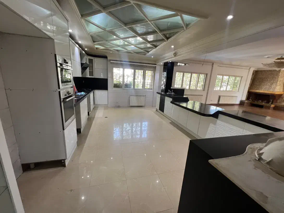 ویلا ۳۰۰ متر شهرک غرب ۴ خواب