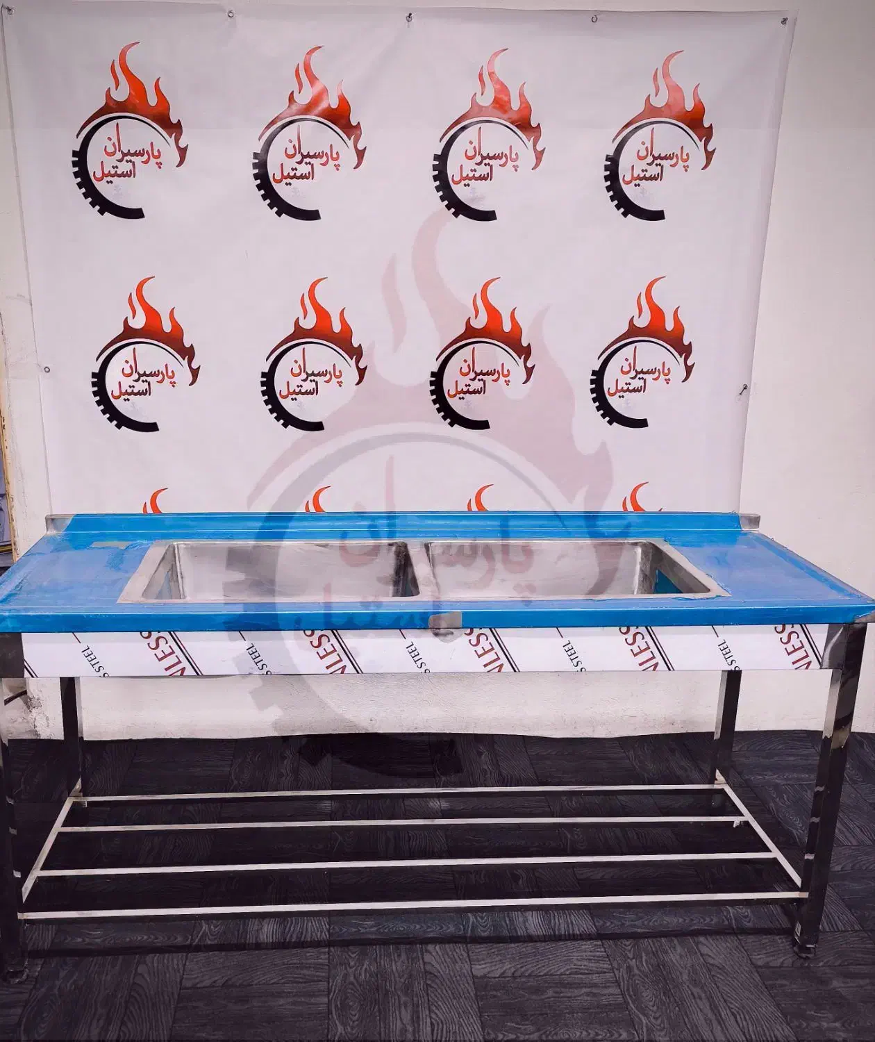 میز کار استیل /قفسه استیل/قفسه سردخانه/سینک استیل|کافیشاپ و رستوران|اندیشه, اندیشه فاز ۴|دیوار