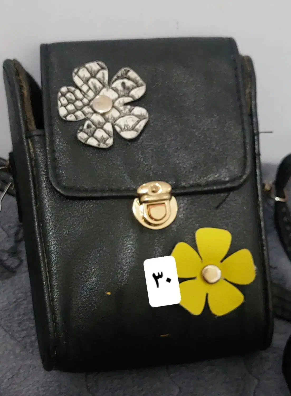 مقداری کیف و لباس|لباس|بیرجند, |دیوار