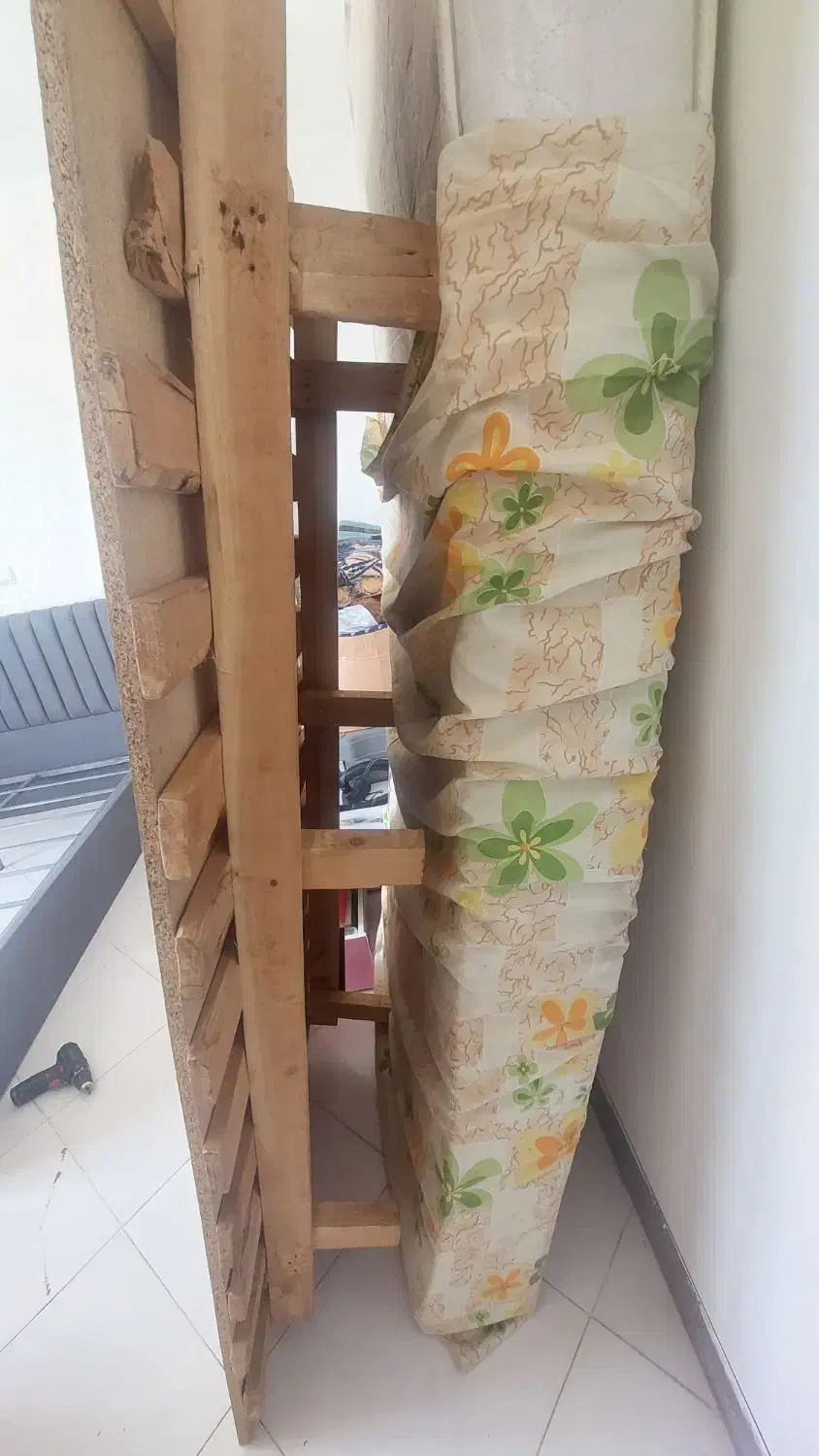 کفی تخت|تخت و سرویس خواب|پرند, فاز ۳|دیوار