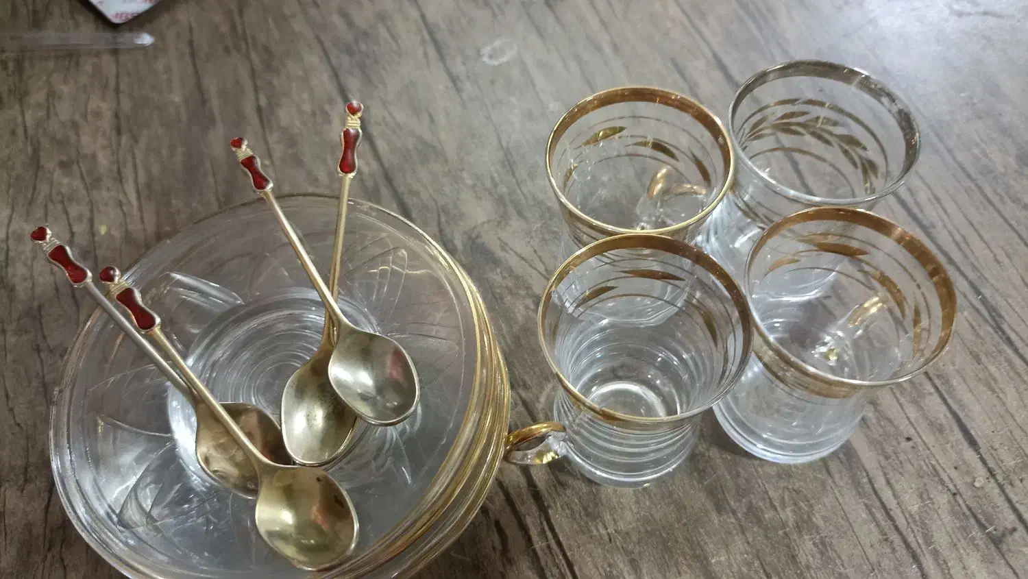 شیک وخاص وظریف استکانهای لب طلایی|ظروف سرو و پذیرایی|اصفهان, طامه|دیوار