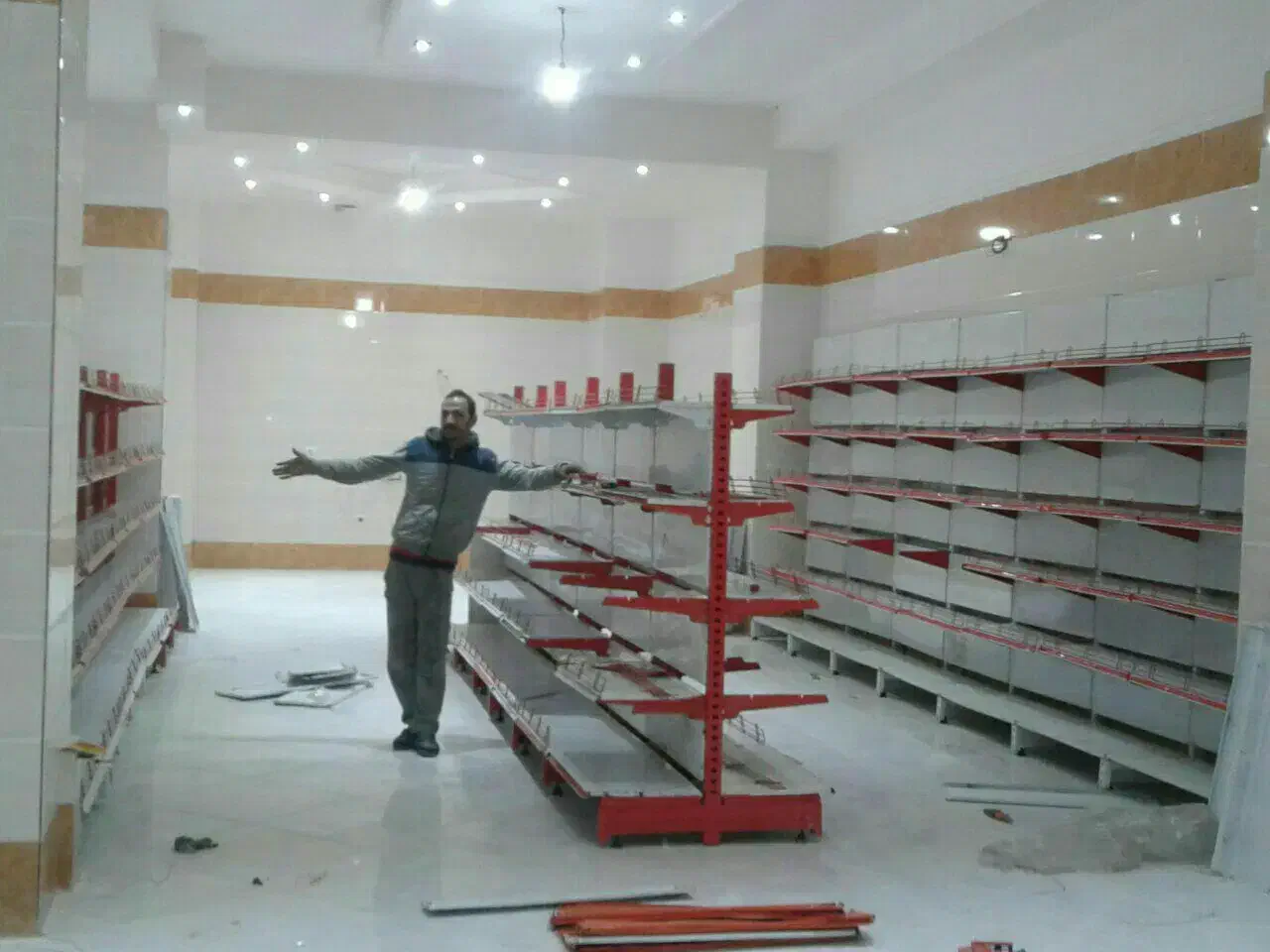 قوس دار/لاین دار/قفسه وسط|فروشگاه و مغازه|هشتگرد, هشتگرد قدیم|دیوار