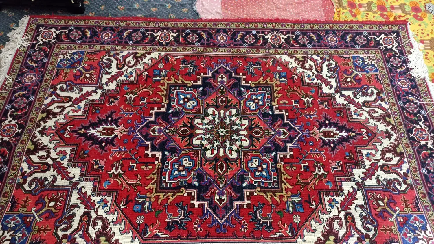 یک عدد فرش هریس تاجری|فرش|صوفیان, |دیوار