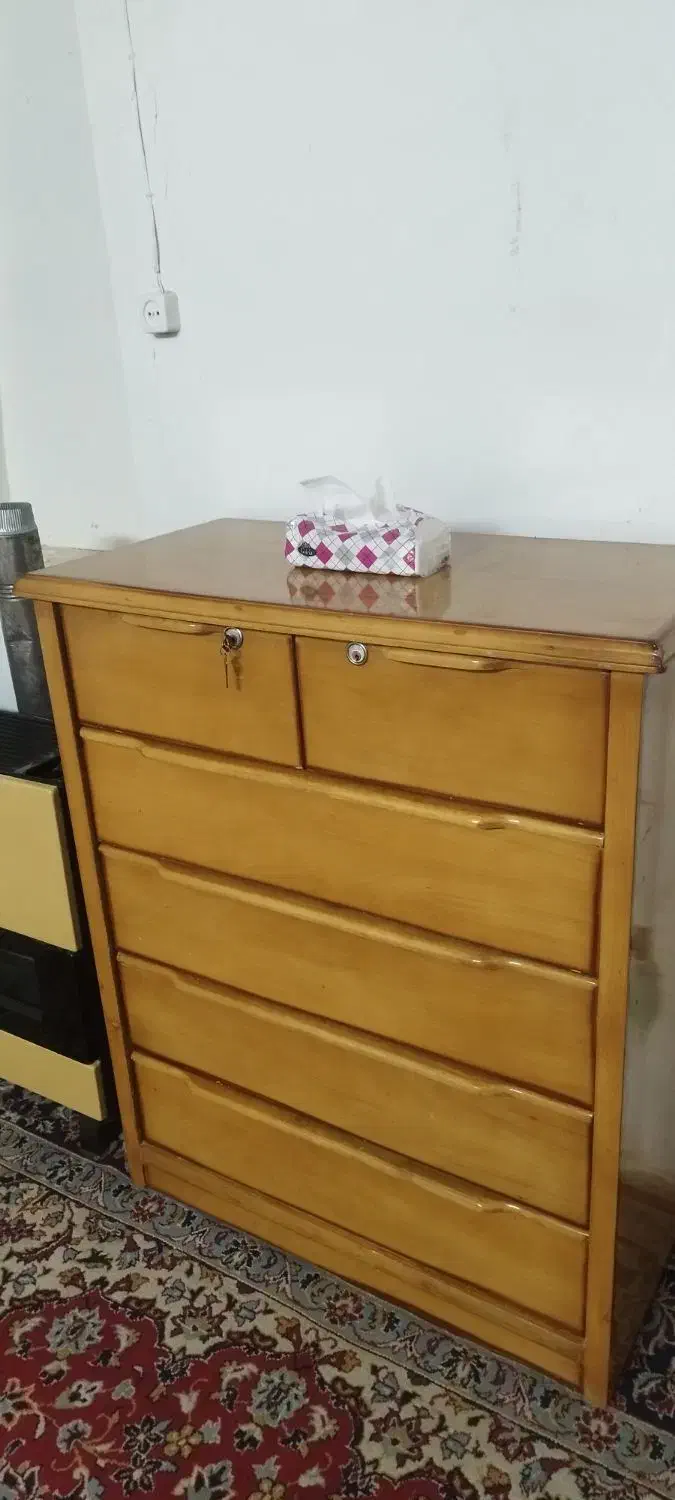 کمد قدیمی|کلکسیون اشیاء عتیقه|شاهینشهر, شیخ بهایی|دیوار