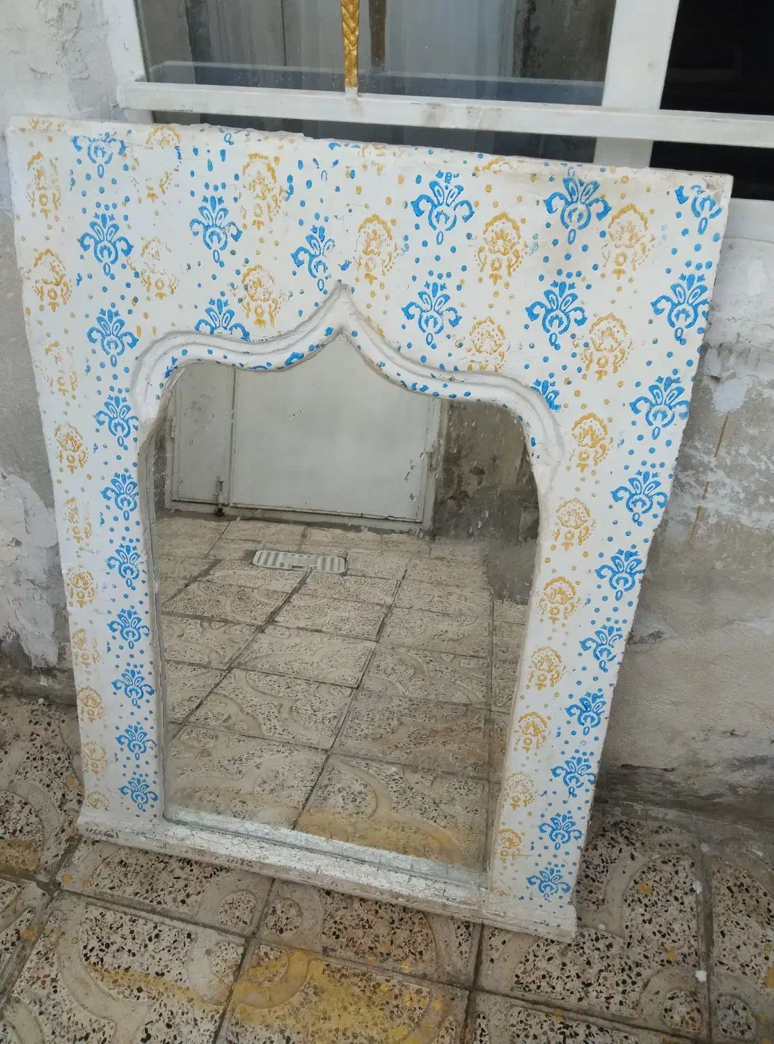 اینه بزرگ|آینه|ارومیه, |دیوار