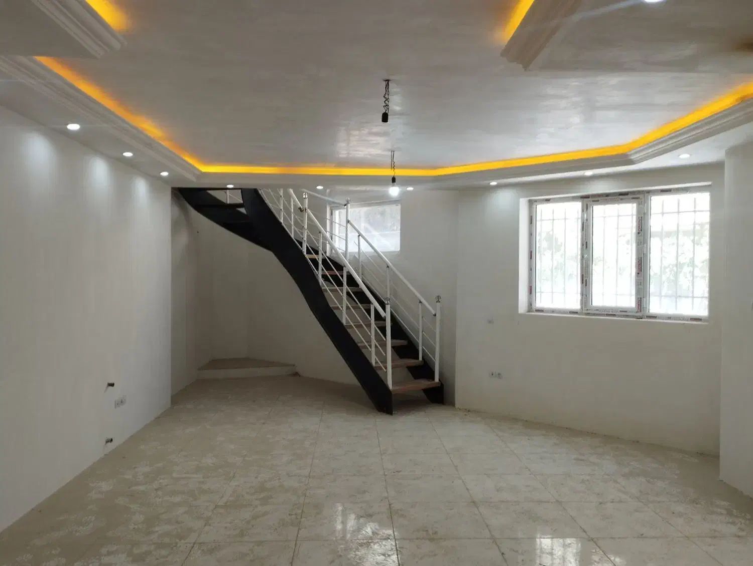 فروش فوری خانه دوبلکس تازه ساخت با پارکینگ آساوله|فروش خانه و ویلا|سنندج, |دیوار