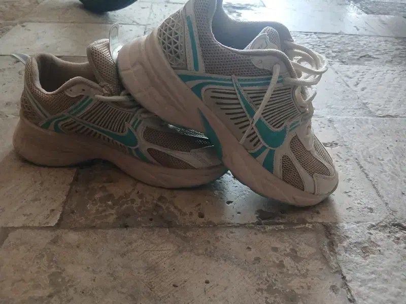 یه جفت کفش،دخترونه جنس خوب تایوانی اصل|کیف، کفش، کمربند|خمین, |دیوار