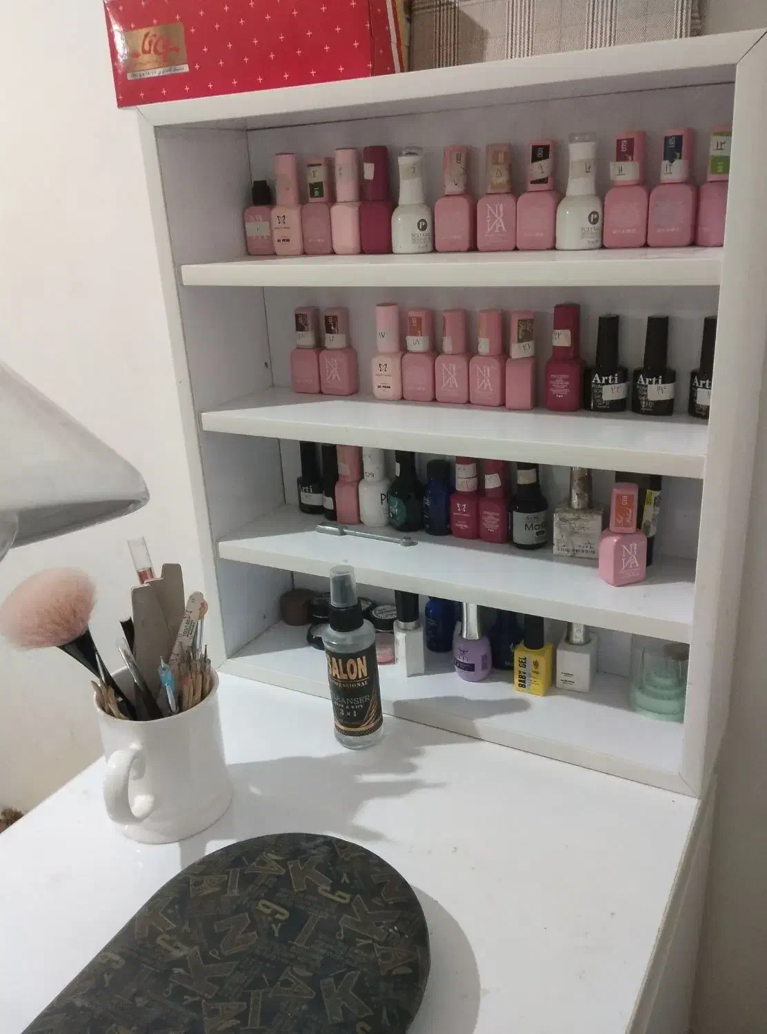 فروش وسایل کاشت ناخن با میز بصورت یک جا|آرایشگاه و سالن‌های زیبایی|عنبرآباد, |دیوار