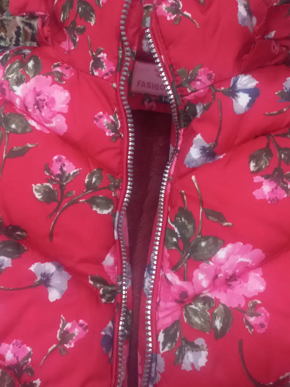 کاپشن دخترانه|لباس|بافت, |دیوار