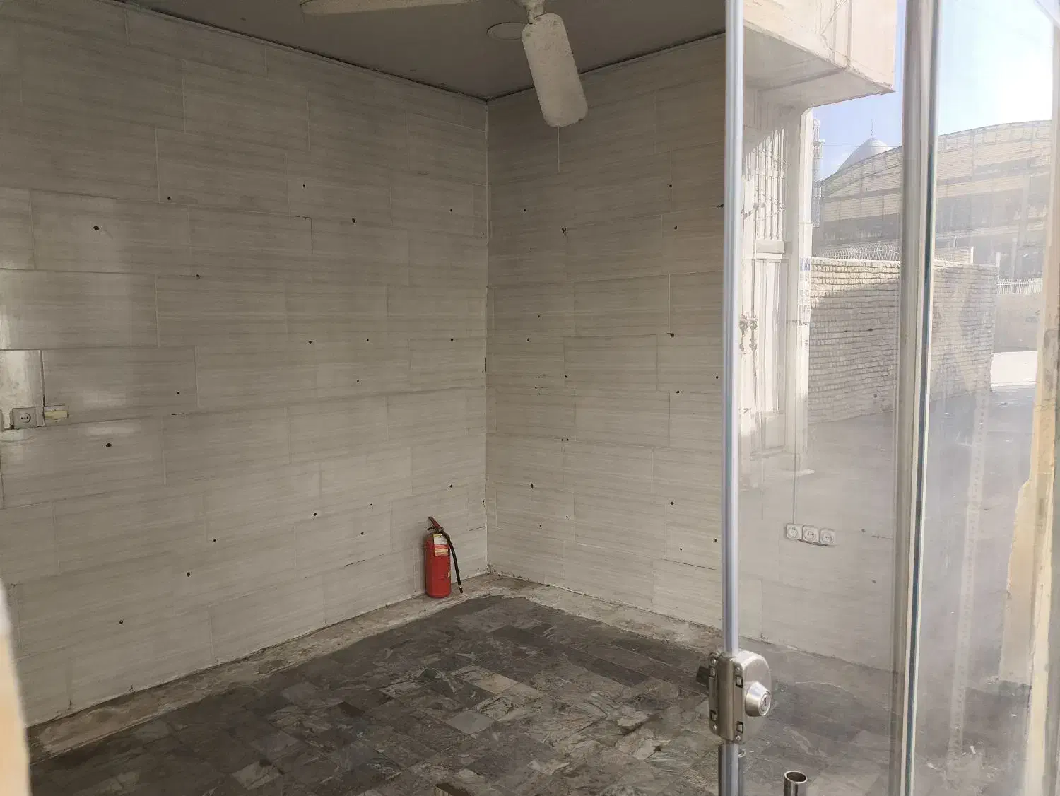 خیابان امام شمالی نرسیده به میدان مرکزی|اجارهٔ مغازه و غرفه|خمینی‌شهر, |دیوار