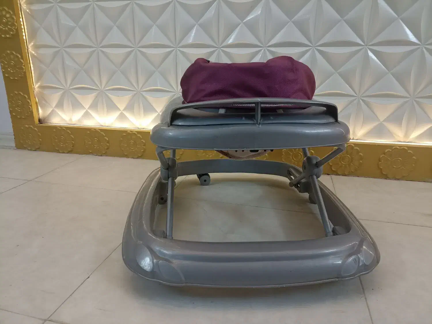 روروک|کالسکه و لوازم جانبی|قنوات, |دیوار