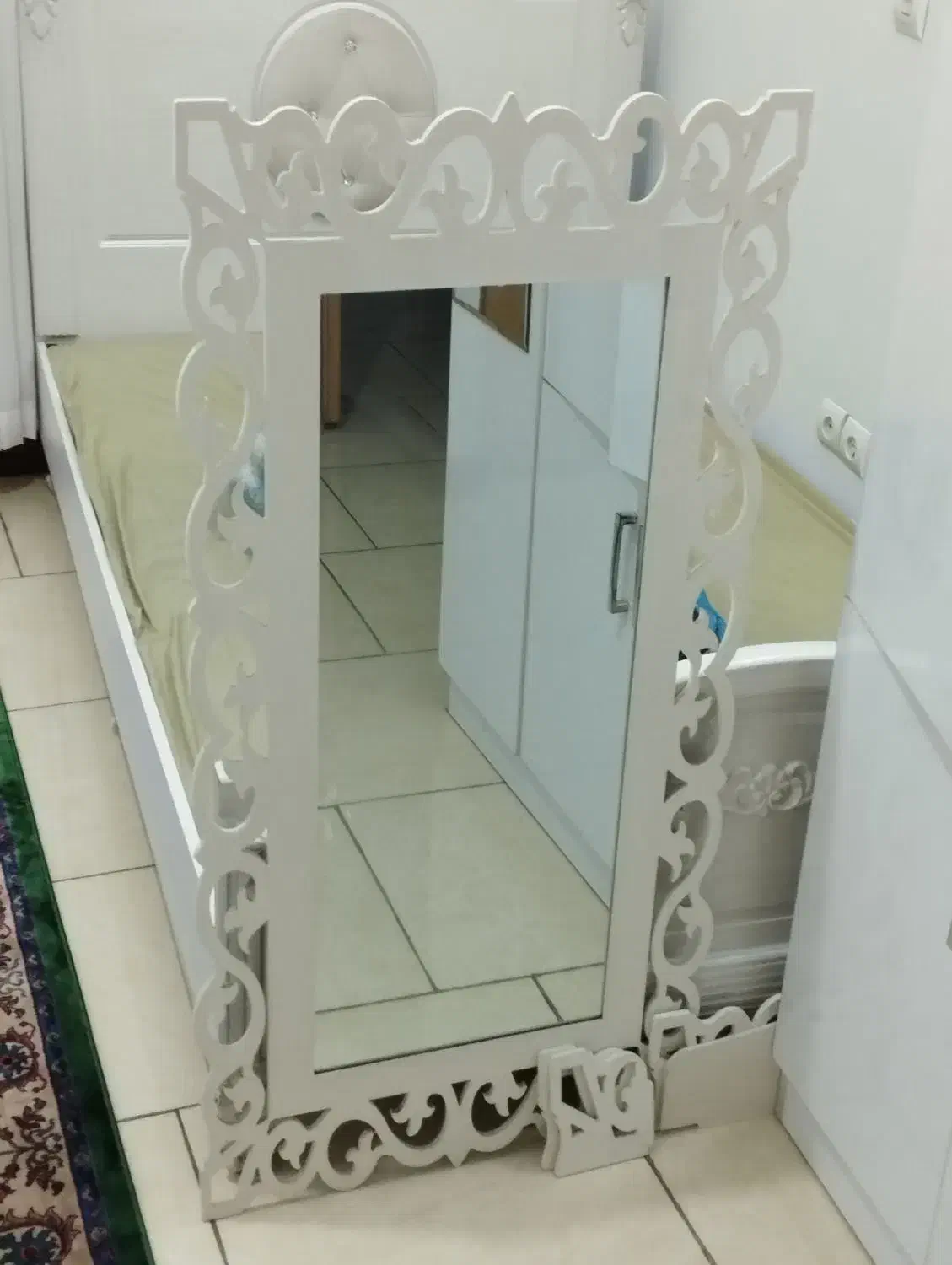 آینه دیواری سفید|آینه|قدس, شهر‌قدس|دیوار