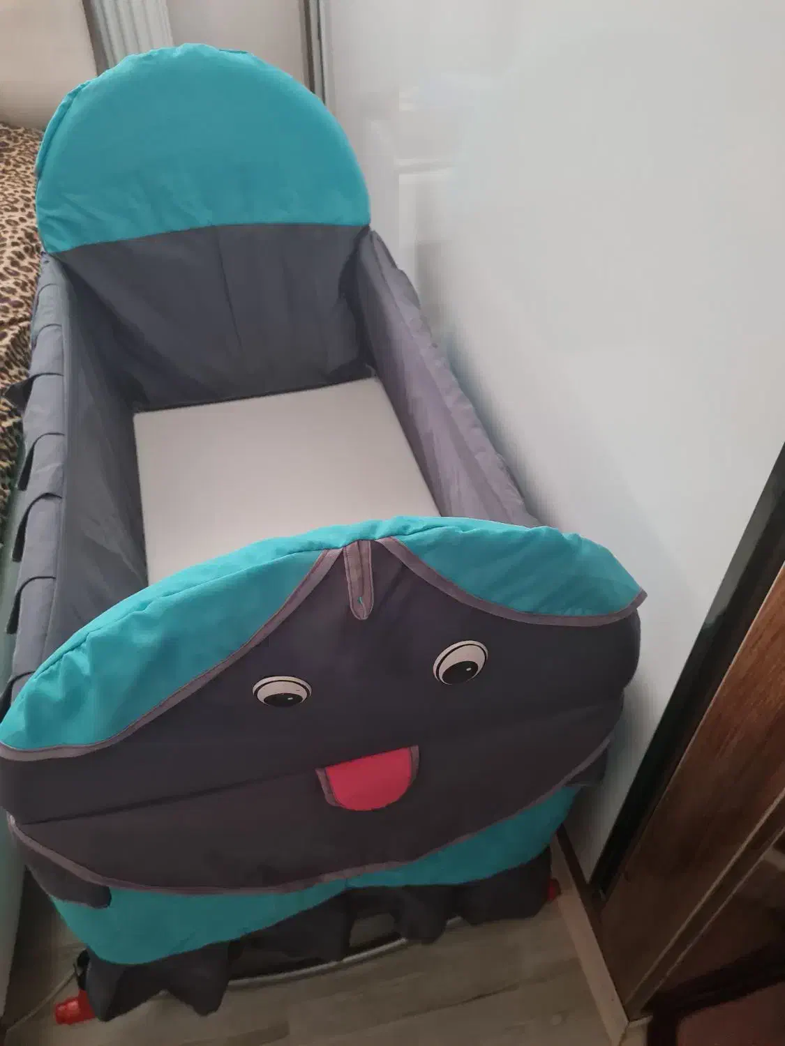 کنار مادر کودک|تخت و صندلی بچه|مراغه, |دیوار