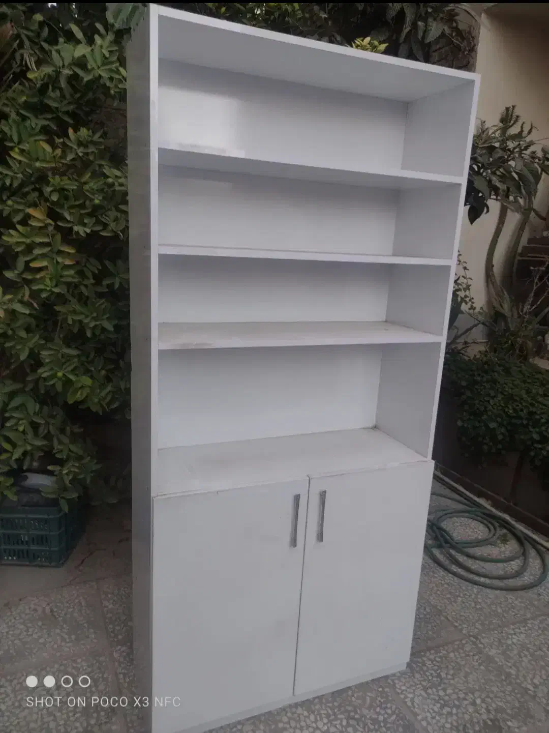 گمد، شلف، قفسه کاملا نو با درب شیشه ای و قفل دار|کتابخانه، شلف، قفسههای دیواری|شیراز, فرهنگ شهر|دیوار