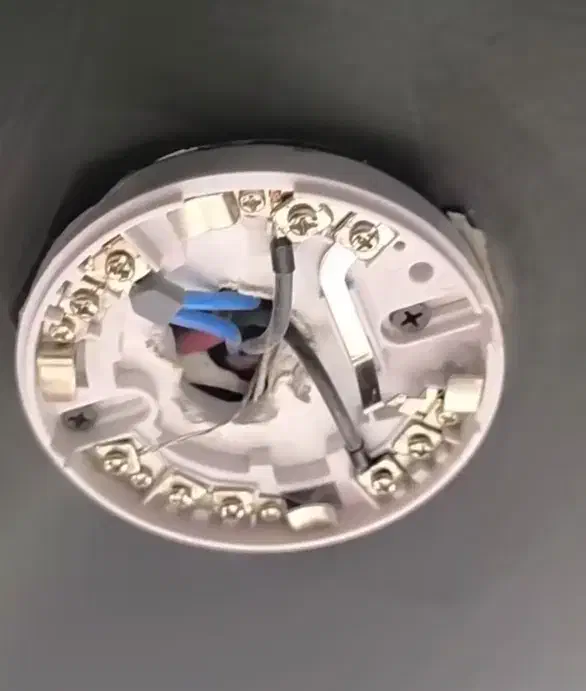 سیم کشی و هوشمندسازی ساختمان پذیرفته میشود|خدمات پیشه و مهارت|میانه, |دیوار