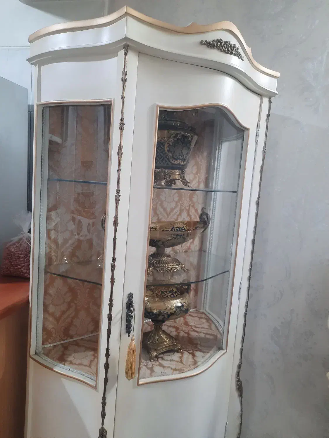 بوفه چوب راش، برنز کاری|بوفه، ویترین، کنسول|تهران, بهداشت|دیوار