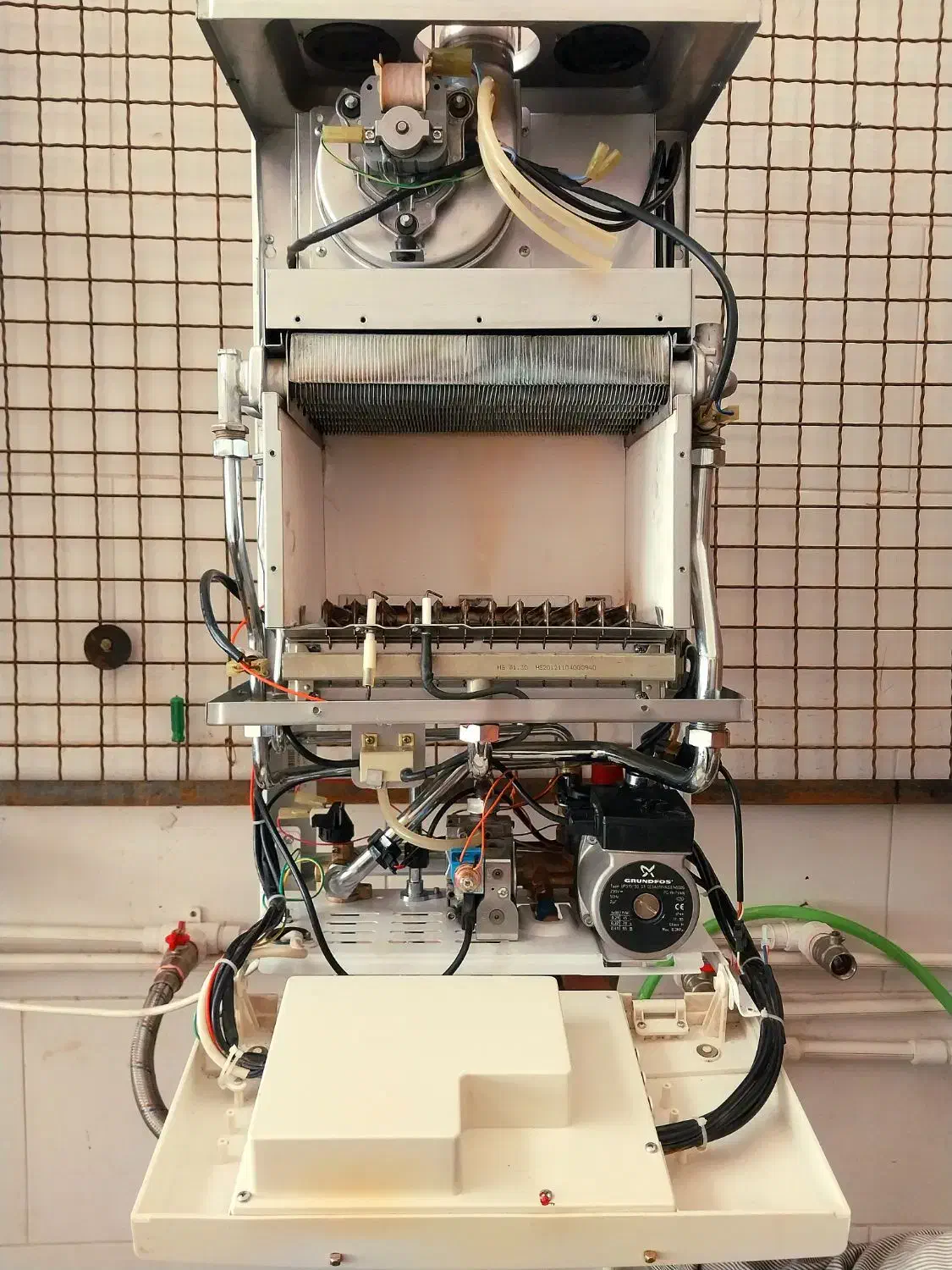 تعمیرات تخصصی پکیج دیواری /در محل شما|خدمات پیشه و مهارت|همدان, |دیوار