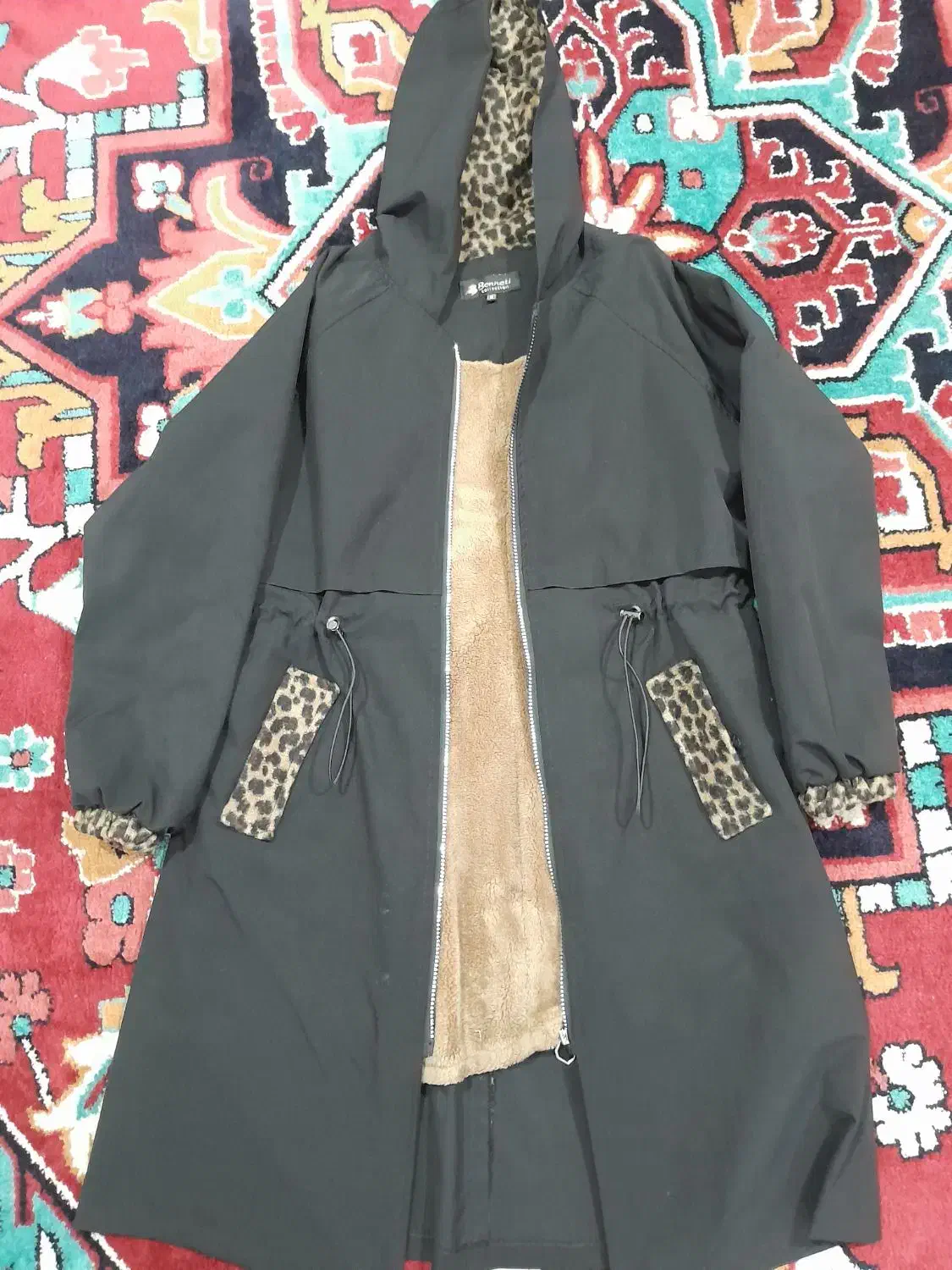 پالتو در حد نو|لباس|شبستر, |دیوار