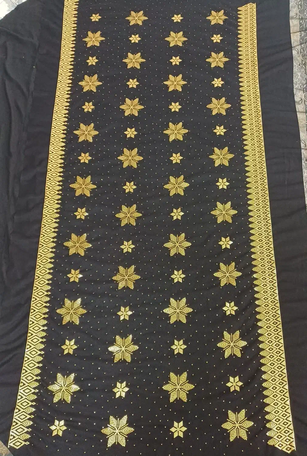 جلبیل خوسی نورا|لباس|رودان, |دیوار