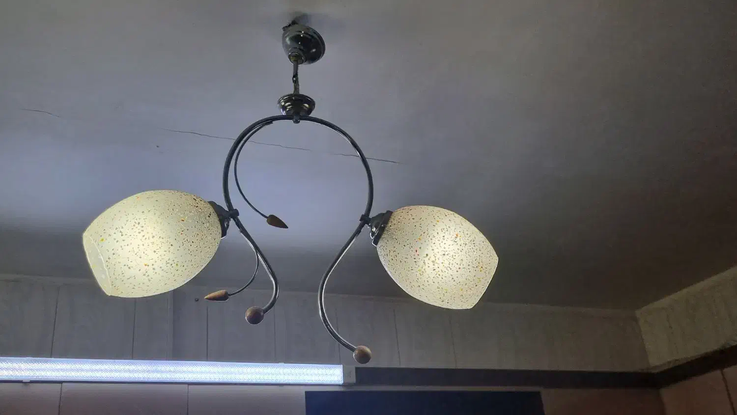 لوستر|لوستر و چراغ آویز|قم, هنرستان|دیوار