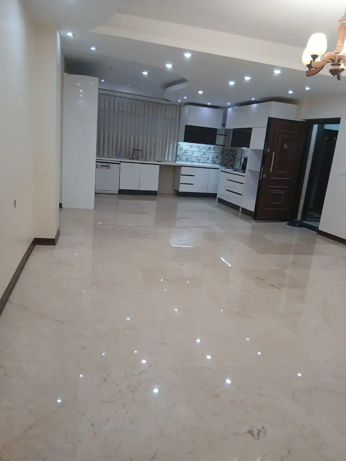 آپارتمان۹۳متری دوخواب و فول امکانات و آماده  سکونت