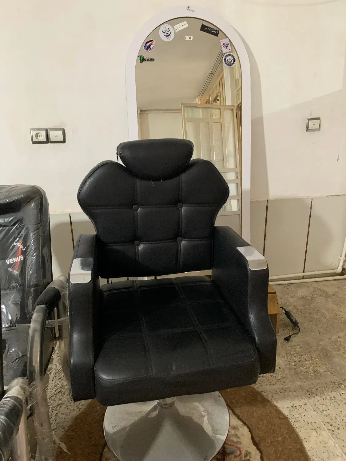 وسایل ارایشگاه|آرایشگاه و سالن‌های زیبایی|خرم‌آباد, |دیوار