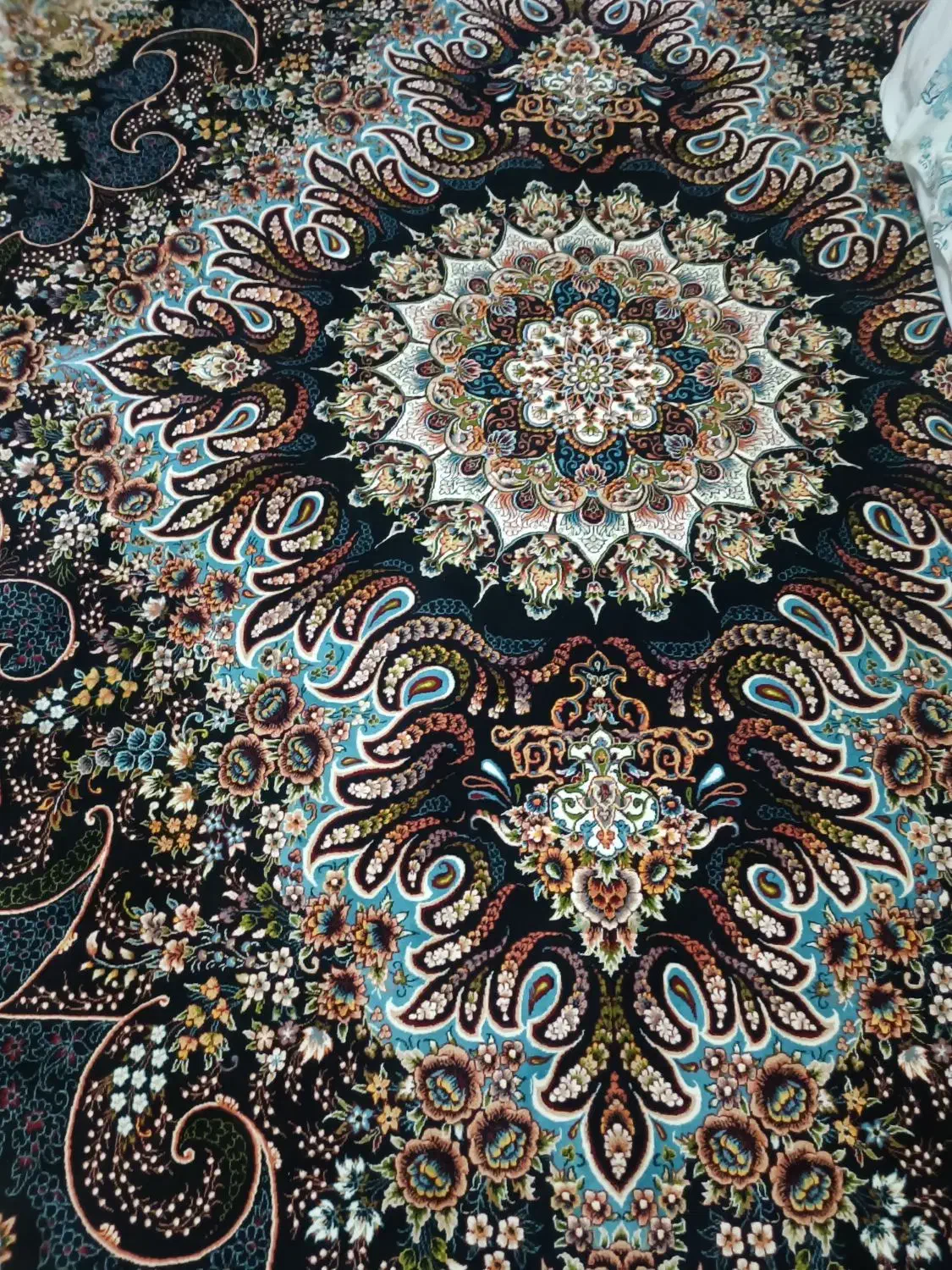 فرش خوش رنگ و طرح|فرش|سقز, |دیوار