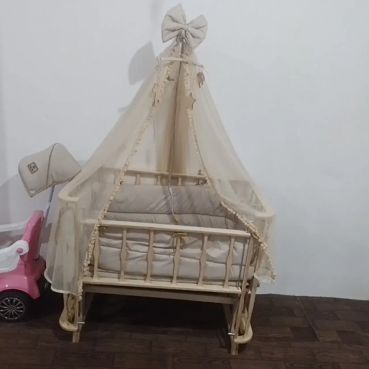 گهواره|تخت و سرویس خواب|بروجرد, |دیوار