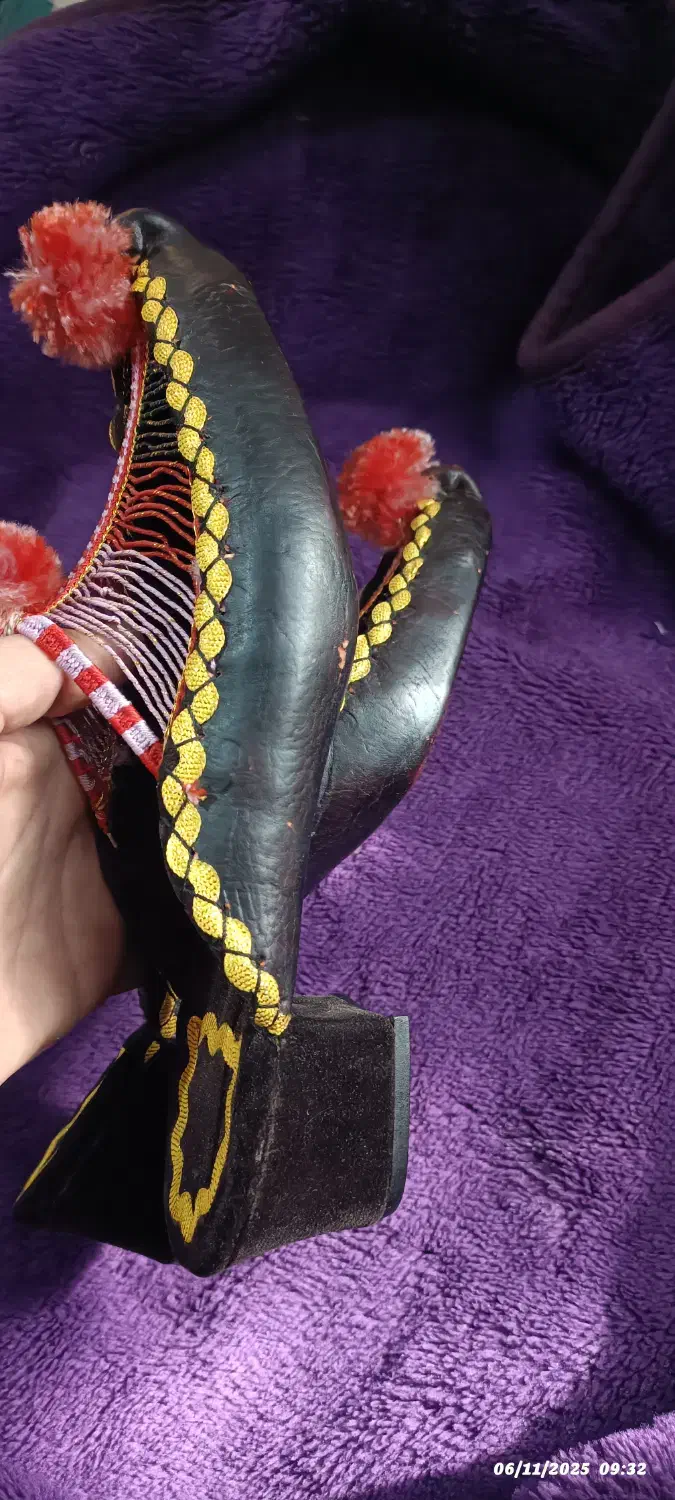 چاروق. پاپوش.کفش|کیف، کفش، کمربند|آباده, |دیوار