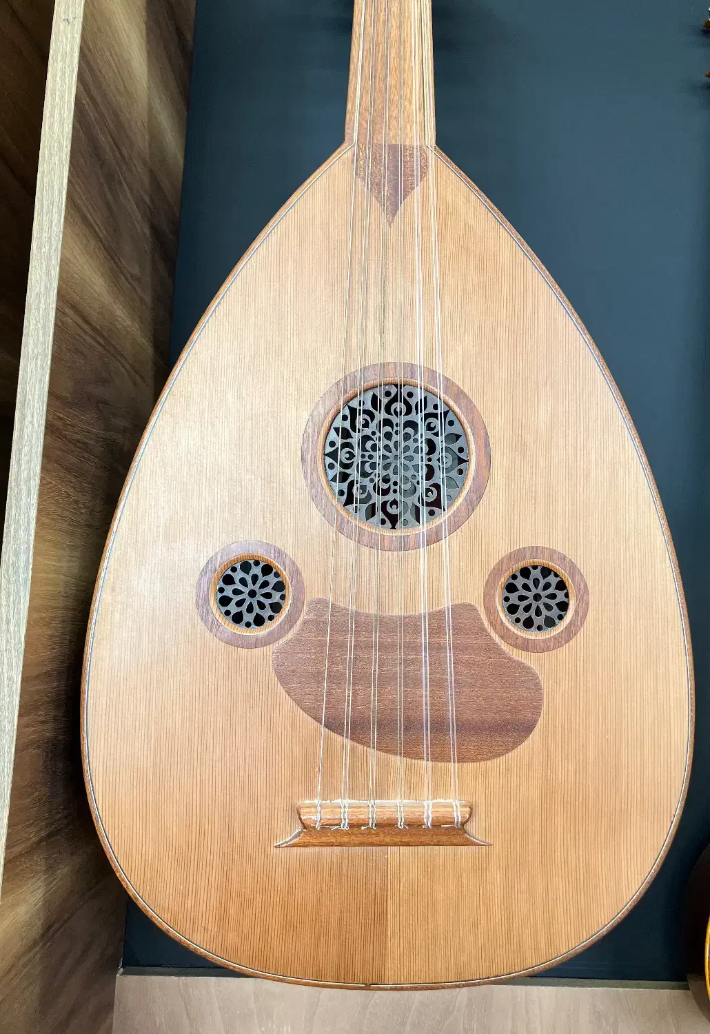 عود زریاب|سازهای سنتی|قم, بکایی|دیوار