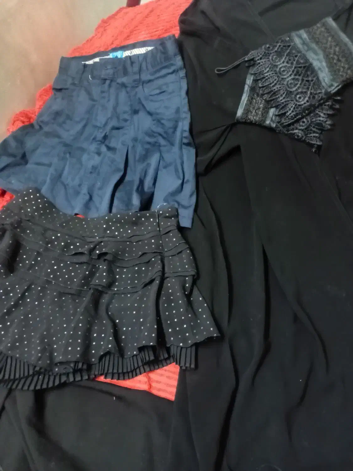 تعدادی لباس دخترانه وپسران کاملا نو|لباس|شیراز, سیاه سنگ|دیوار