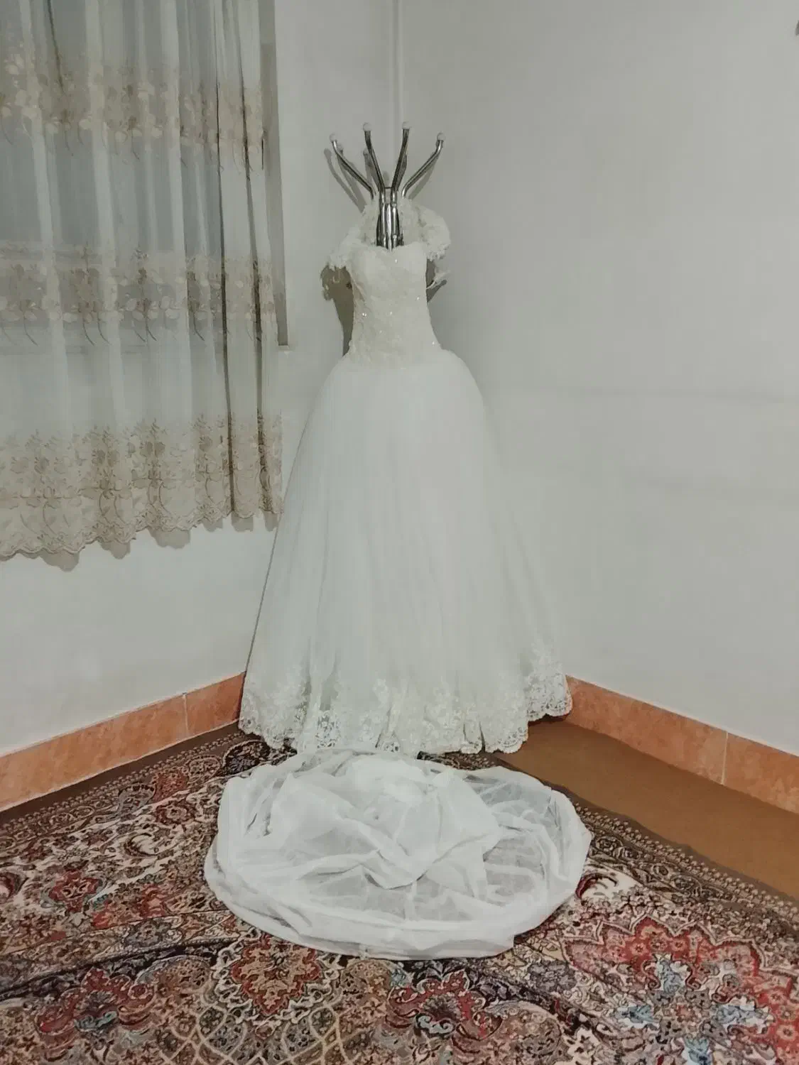 لباس عروس|لباس|دورود, |دیوار