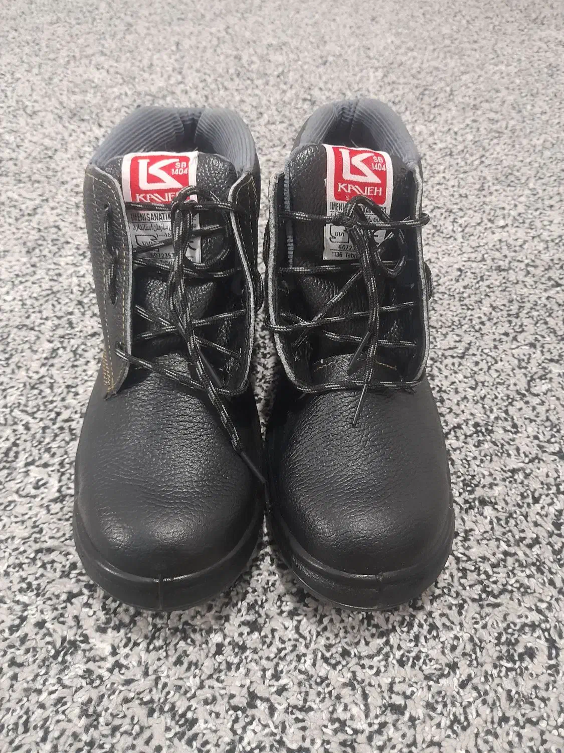 کفش ایمنی|کیف، کفش، کمربند|آبیک, |دیوار