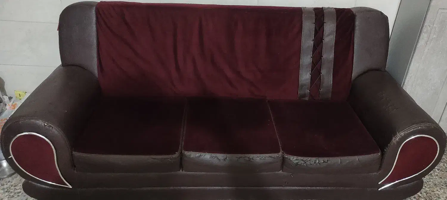 مبل راحتی 3 نفره سالم|مبلمان خانگی و میز عسلی|اصفهان, شیخ اشراق|دیوار