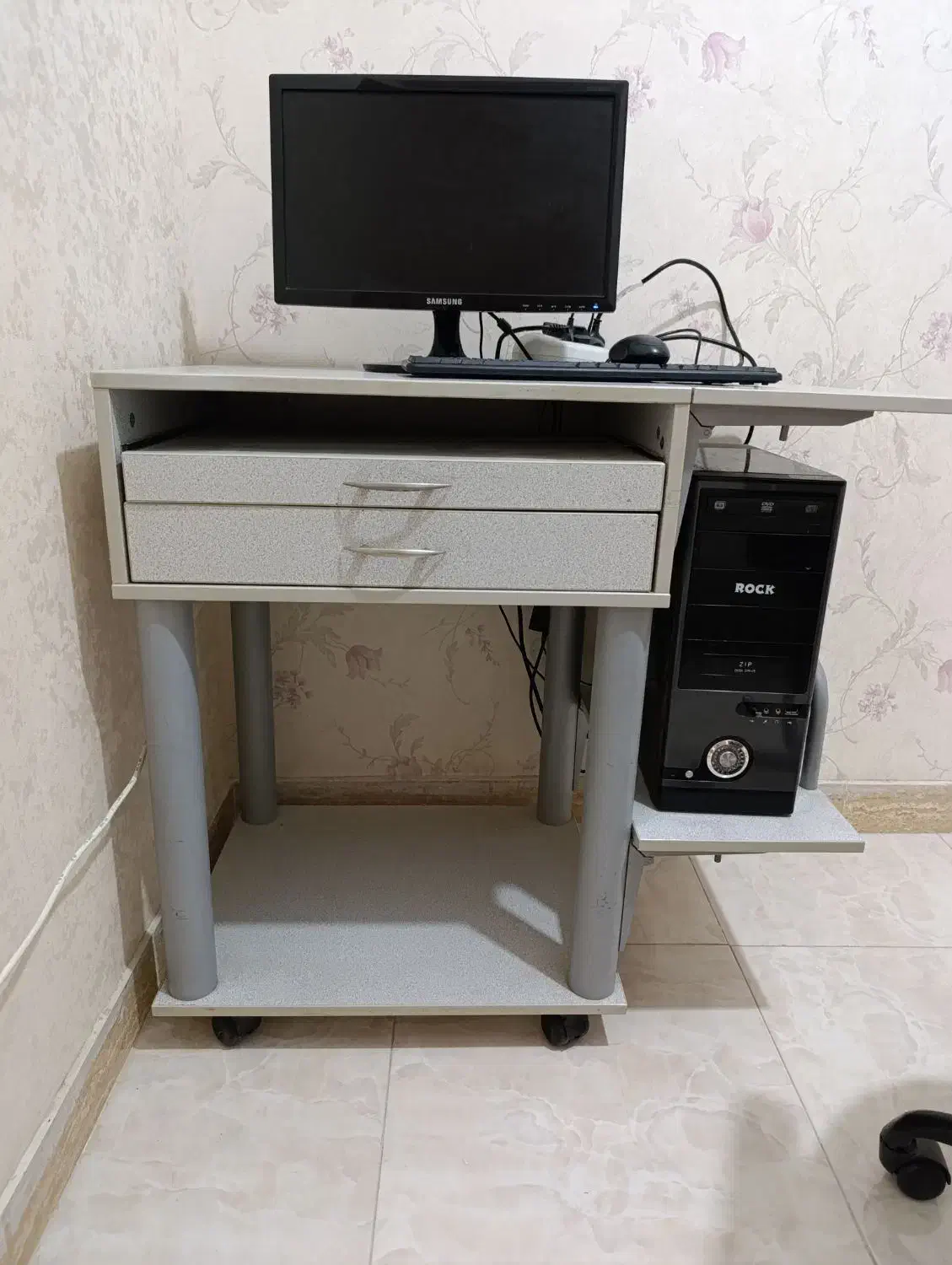 میز کامپیوتر فروش فوری|میز تحریر و کامپیوتر|احمدآبادمستوفی, |دیوار