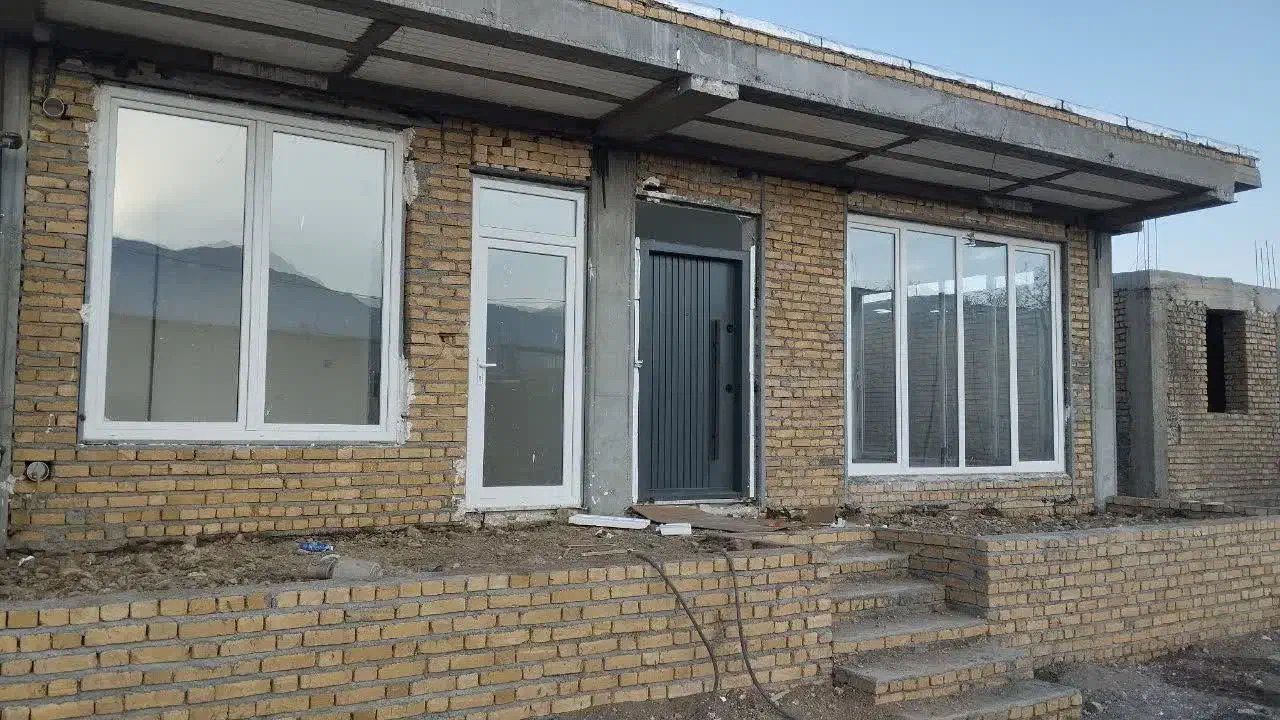 نصاب درب و پنجره های دوجداره (یوپی وی سی)|خدمات پیشه و مهارت|نهاوند, |دیوار