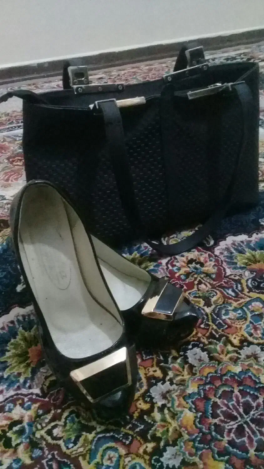 کیف و کفش|کیف، کفش، کمربند|پرند, فاز ۴|دیوار