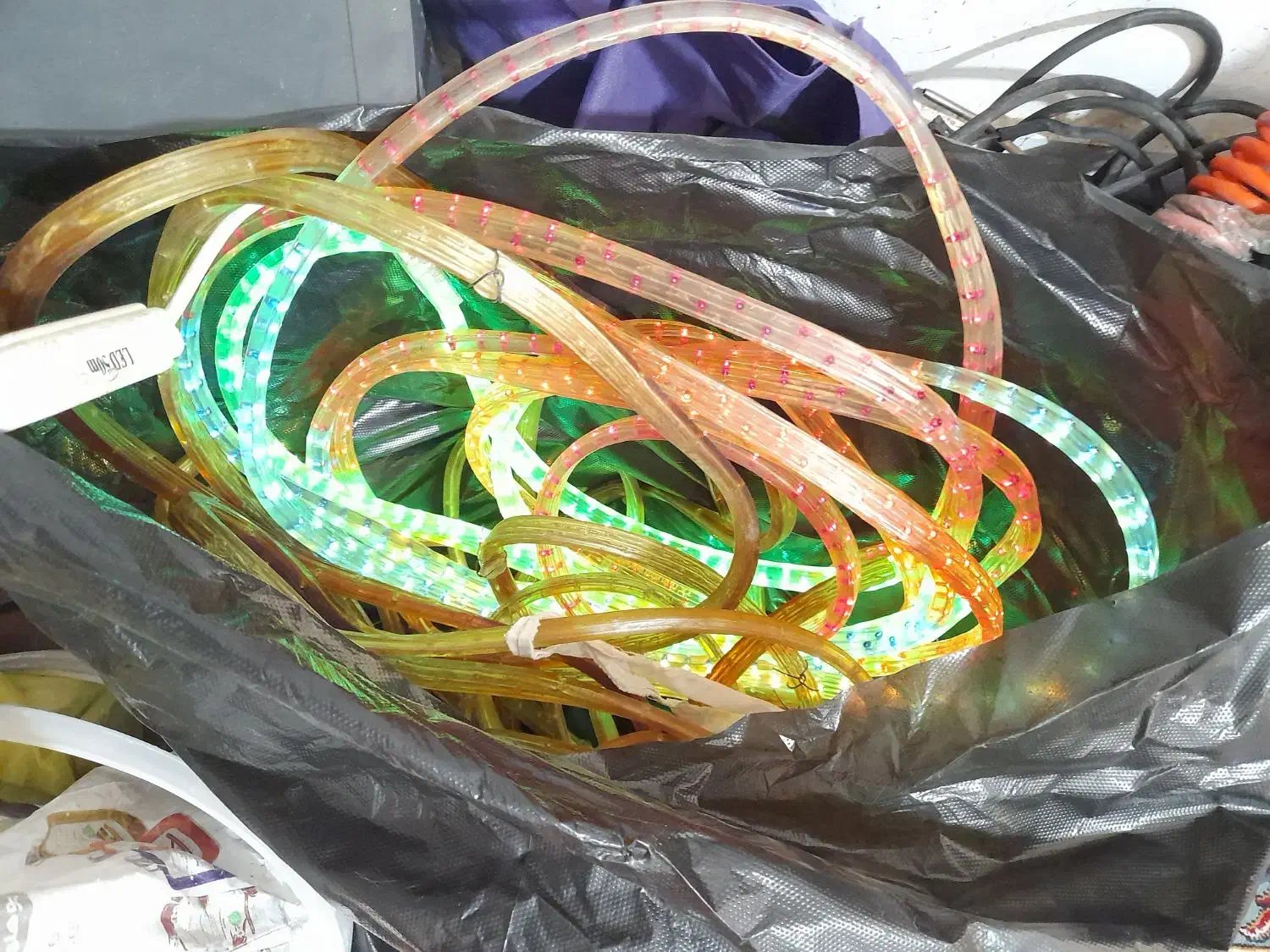 ریسه نور رنگی ۱۵ متر لوستر یک عدد رگال سه عدد|ریسه و چراغ تزئینی|شیراز, عفیفآباد|دیوار