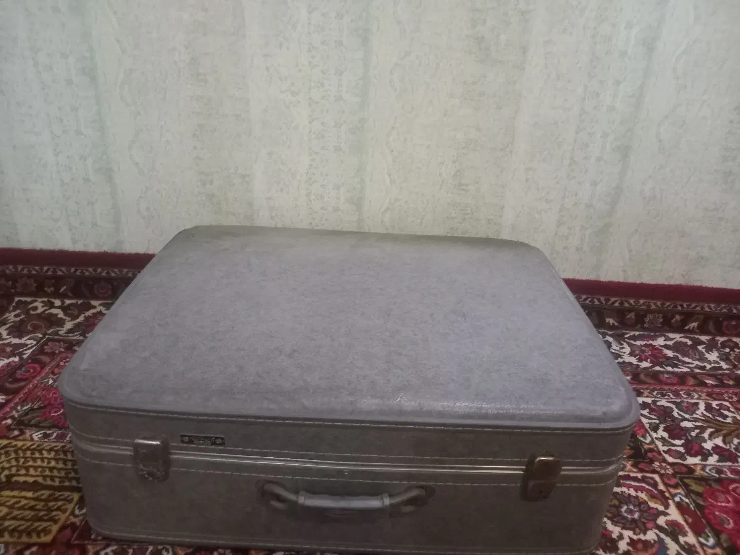 دو عدد چمدان قدیمی کار کرده|کیف، کفش، کمربند|اصفهان, جاوان|دیوار