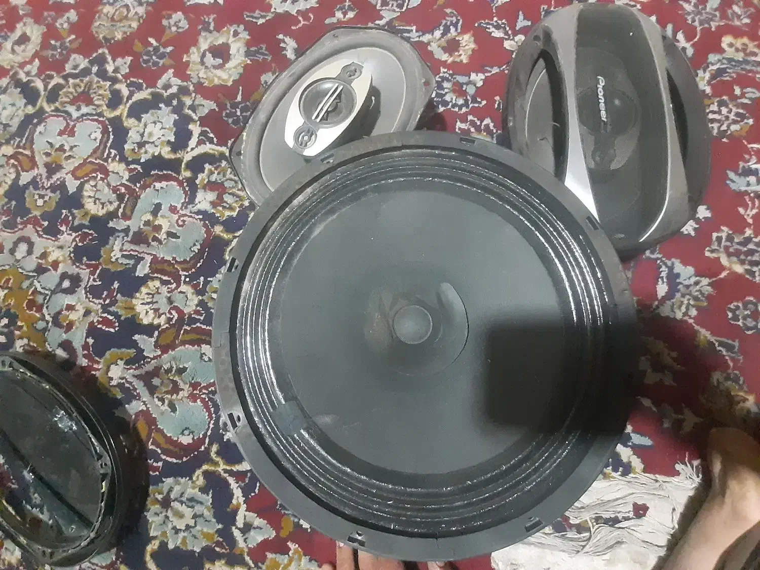 باند پایونر|صوتی و تصویری|قروه, |دیوار