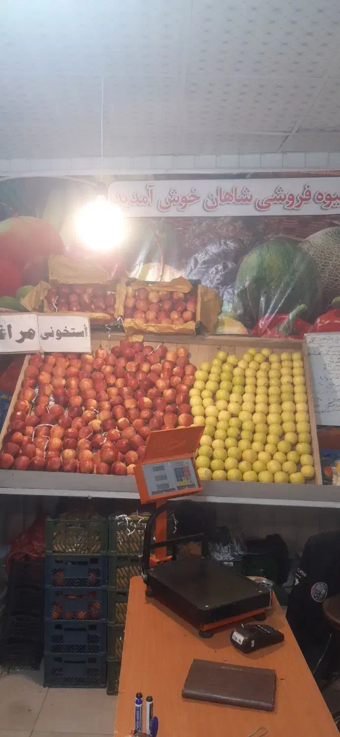 چند عدد طبق میوه فروشی وآیینه|فروشگاه و مغازه|بروجرد, |دیوار