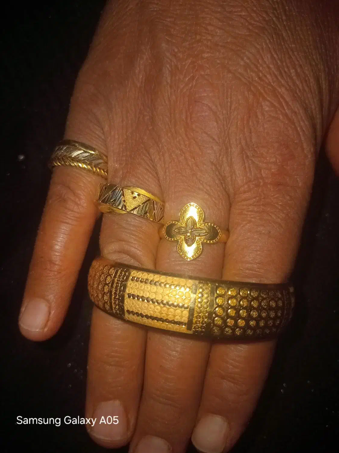 فروش طلای شیک و تمیز فقط 2درصد بالای تابلو|جواهرات|سوق, |دیوار