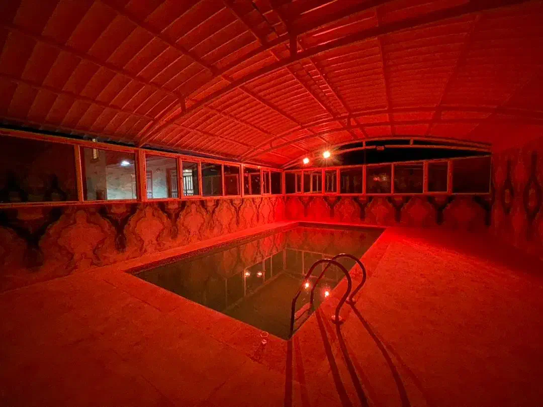 اجاره باغ با استخرآب گرم بیلیارد فول امکانات کد124|اجارهٔ کوتاهمدت ویلا و باغ|شیراز, باغشهر قصر سبز|دیوار