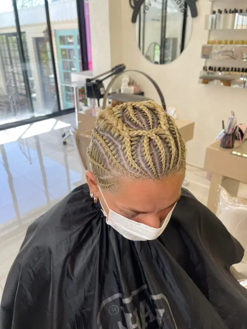 اکستنشن ، لیفت و لمینت مژه و ابرو،بافت مو،پیرسینگ|خدمات آرایشگری و زیبایی|فرخشهر, |دیوار