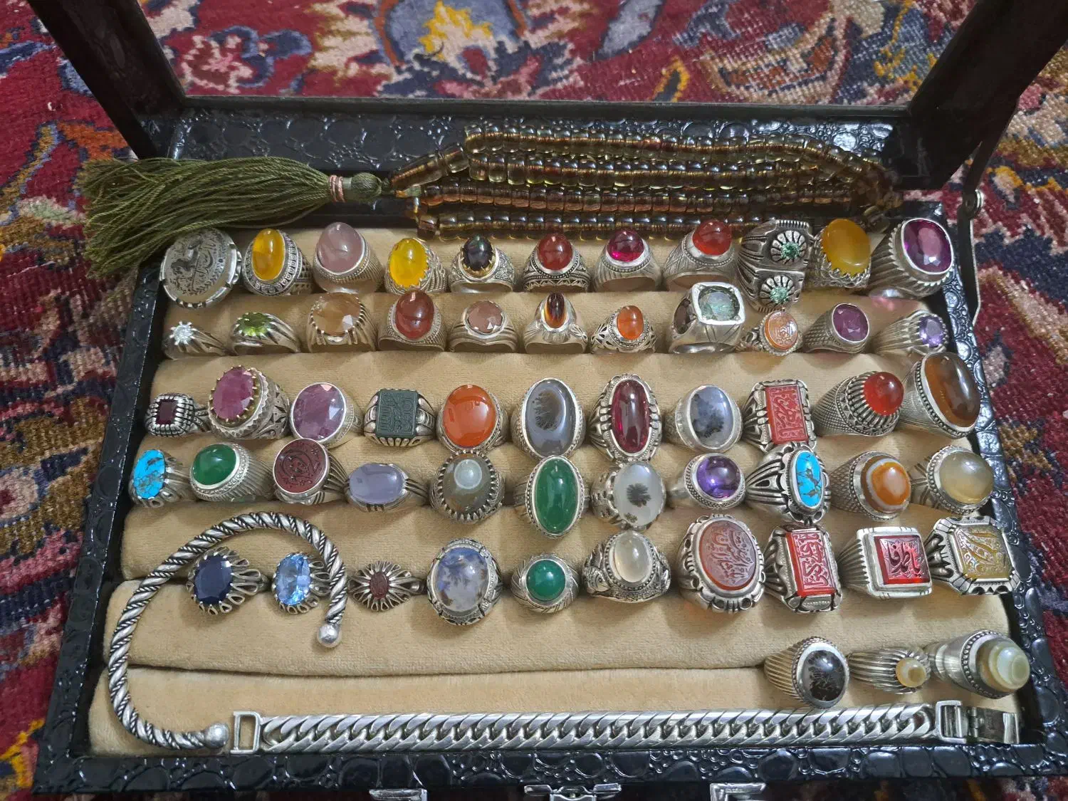 فروش انگشتر نقره دستساز با بیست درصد تخفیف|جواهرات|تهران, جوادیه|دیوار